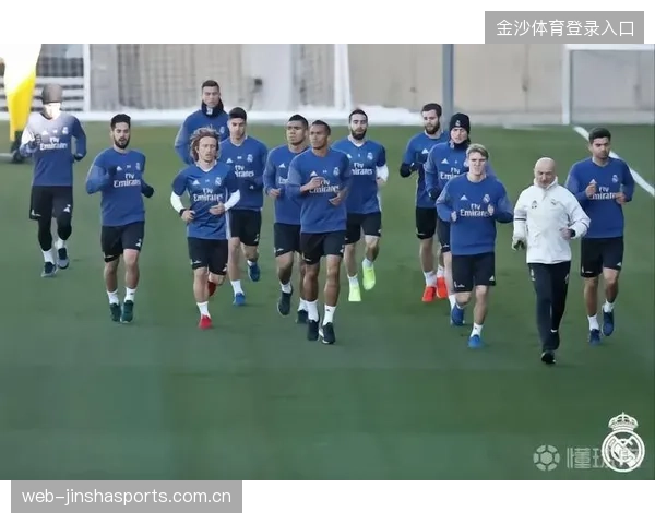 塞维利亚—科恩突破后倒三角造成混乱，战术革新引领未来